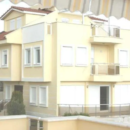 Holiday home Stunning Large Within Walking Distance Of Everything Side