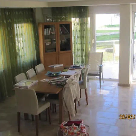 Stunning Large Within Walking Distance Of Everything Vakantiehuis *